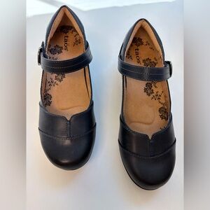 Taos Routine Mary Jane Navy Leather Comfort Shoes, Size 8
